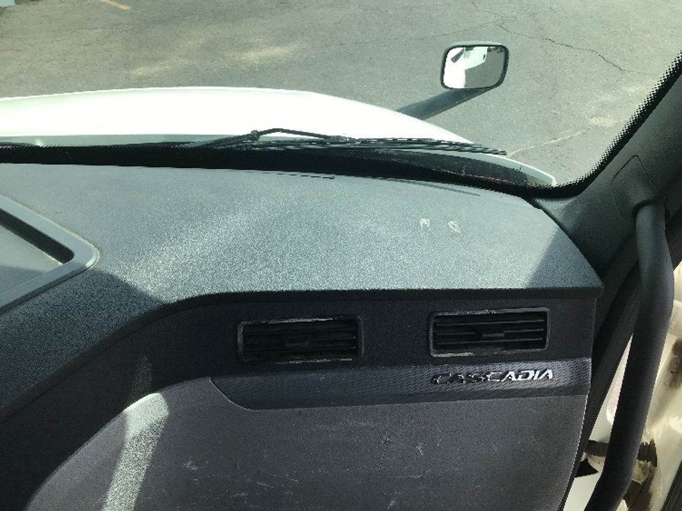 Day Cab Tractor-Heavy Duty Tractors-Freightliner-2019-T12664ST-Shreveport-LA-276,107\n\t\tmiles-$ 66,250 - Image 13