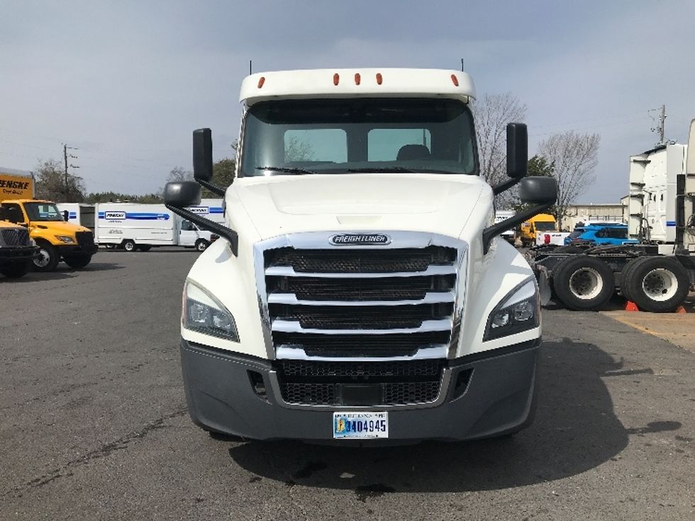 Day Cab Tractor-Heavy Duty Tractors-Freightliner-2019-T12664ST-Shreveport-LA-276,107\n\t\tmiles-$ 66,250 - Image 2