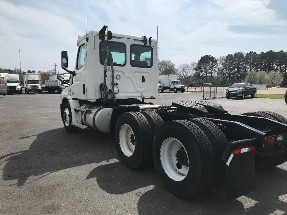 Day Cab Tractor-Heavy Duty Tractors-Freightliner-2019-T12664ST-Shreveport-LA-276,107\n\t\tmiles-$ 66,250 - Image 5