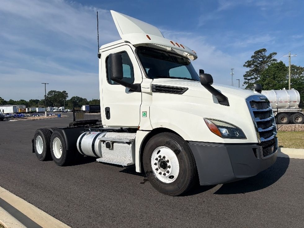 Day Cab Tractor-Heavy Duty Tractors-Freightliner-2019-T12664ST-Shreveport-LA-316,170\n\t\tmiles-$ 45,750 - Image 1