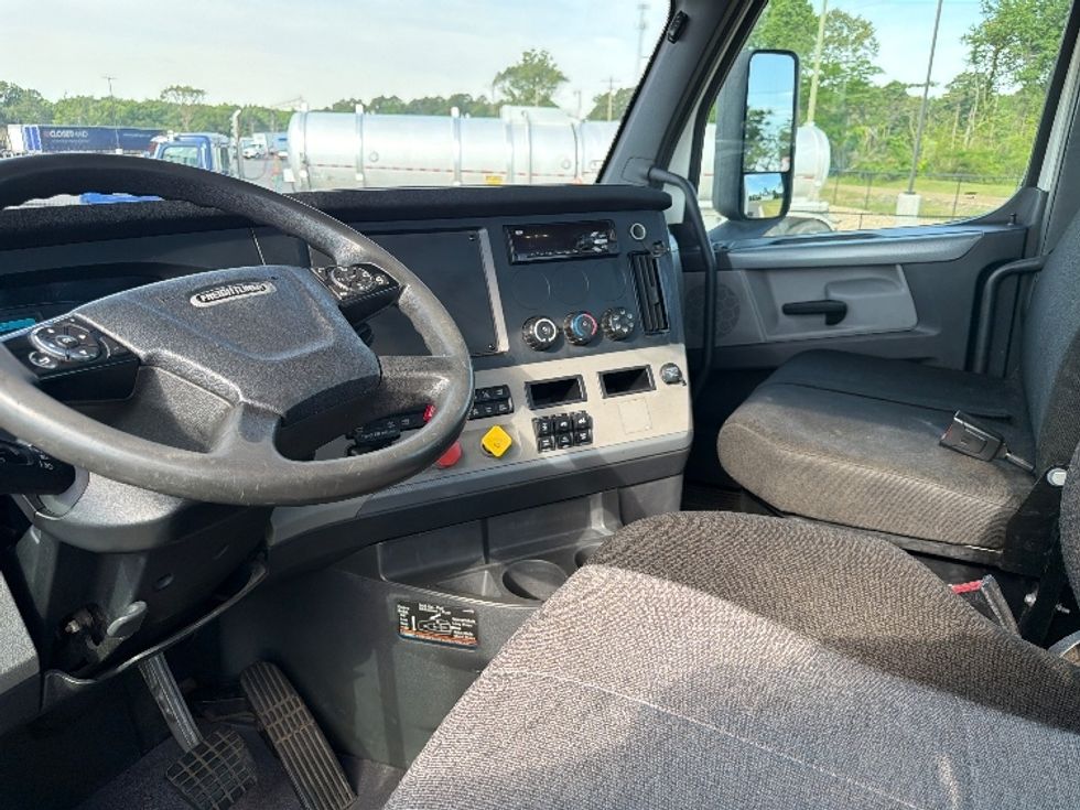 Day Cab Tractor-Heavy Duty Tractors-Freightliner-2019-T12664ST-Shreveport-LA-316,170\n\t\tmiles-$ 45,750 - Image 11