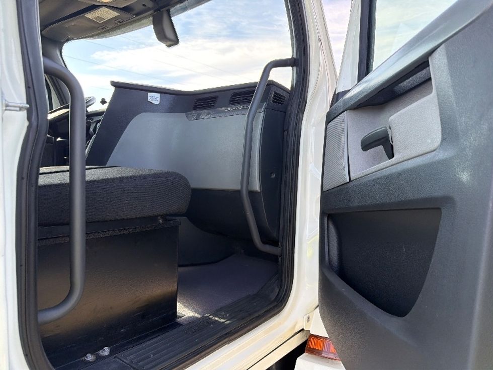 Day Cab Tractor-Heavy Duty Tractors-Freightliner-2019-T12664ST-Shreveport-LA-316,170\n\t\tmiles-$ 45,750 - Image 12