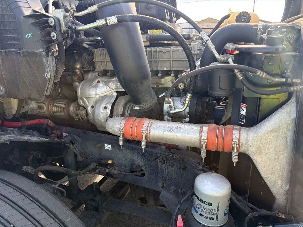 Day Cab Tractor-Heavy Duty Tractors-Freightliner-2019-T12664ST-Shreveport-LA-316,170\n\t\tmiles-$ 45,750 - Image 16