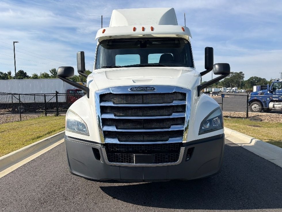 Day Cab Tractor-Heavy Duty Tractors-Freightliner-2019-T12664ST-Shreveport-LA-316,170\n\t\tmiles-$ 45,750 - Image 2