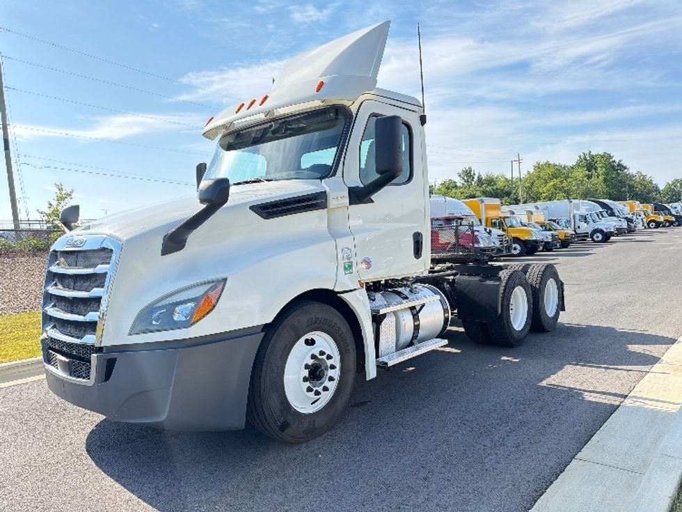 Day Cab Tractor-Heavy Duty Tractors-Freightliner-2019-T12664ST-Shreveport-LA-316,170\n\t\tmiles-$ 45,750 - Image 3