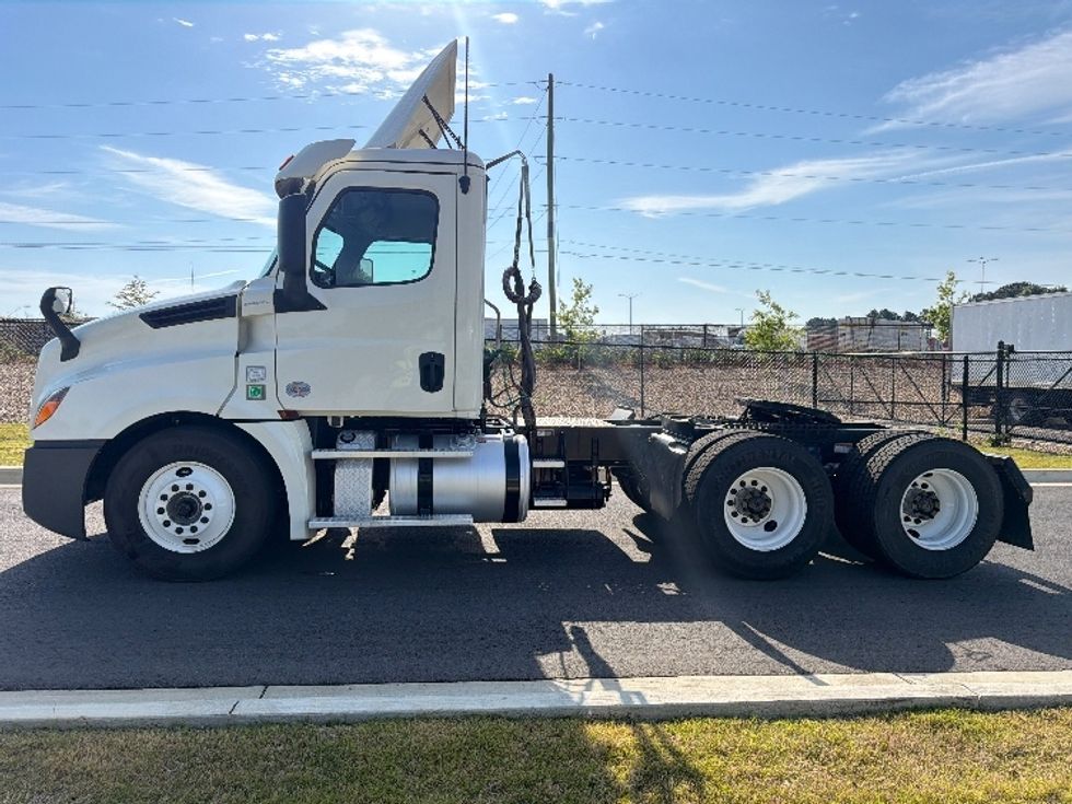 Day Cab Tractor-Heavy Duty Tractors-Freightliner-2019-T12664ST-Shreveport-LA-316,170\n\t\tmiles-$ 45,750 - Image 4