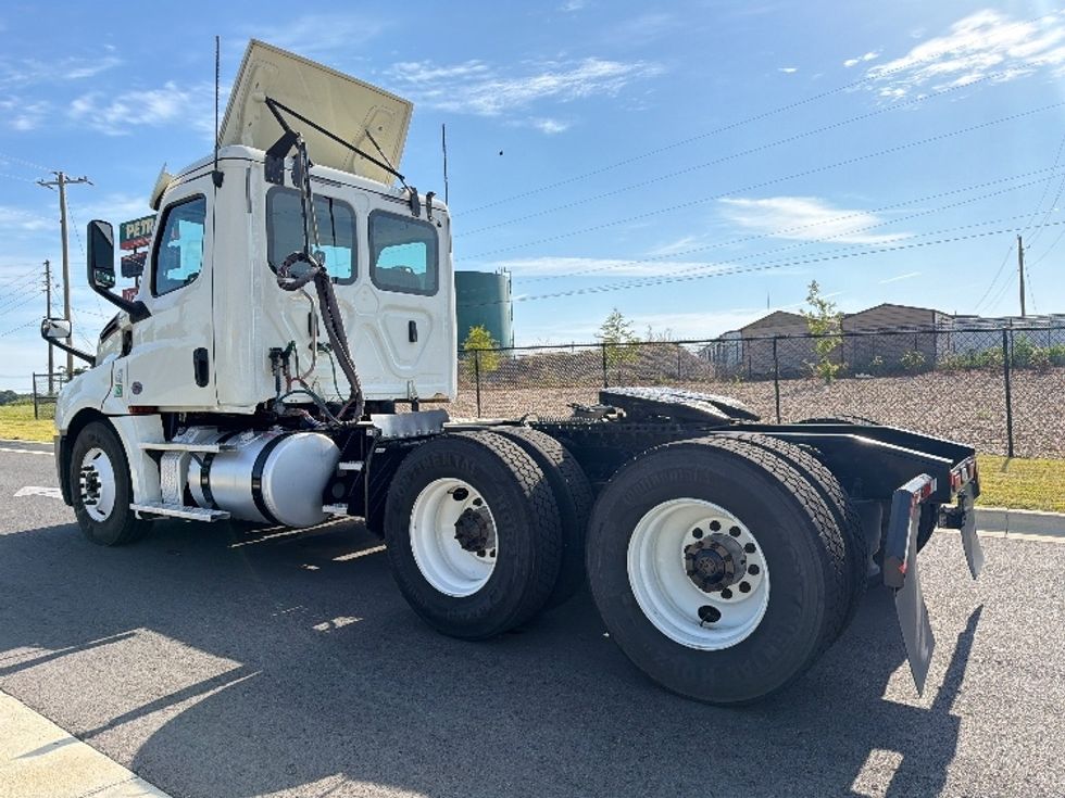 Day Cab Tractor-Heavy Duty Tractors-Freightliner-2019-T12664ST-Shreveport-LA-316,170\n\t\tmiles-$ 45,750 - Image 5