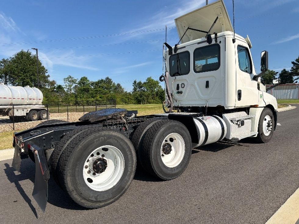 Day Cab Tractor-Heavy Duty Tractors-Freightliner-2019-T12664ST-Shreveport-LA-316,170\n\t\tmiles-$ 45,750 - Image 7