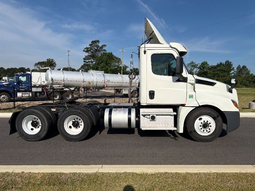 Day Cab Tractor-Heavy Duty Tractors-Freightliner-2019-T12664ST-Shreveport-LA-316,170\n\t\tmiles-$ 45,750 - Image 8