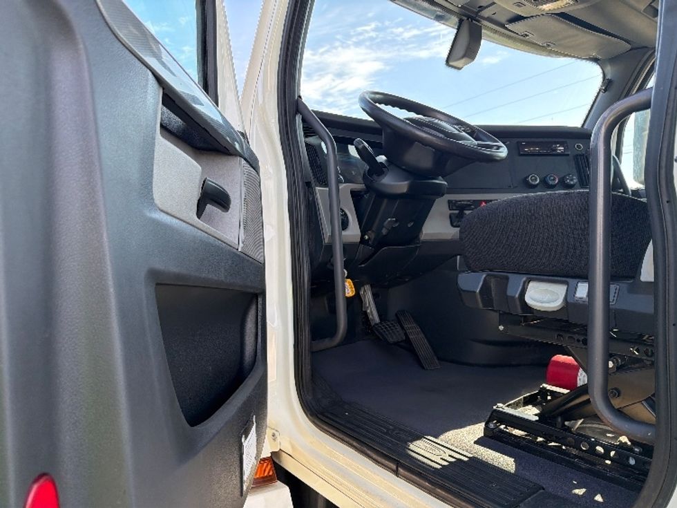 Day Cab Tractor-Heavy Duty Tractors-Freightliner-2019-T12664ST-Shreveport-LA-316,170\n\t\tmiles-$ 45,750 - Image 9