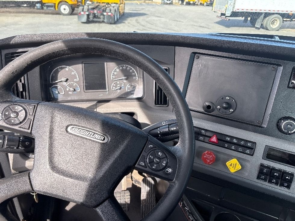 Day Cab Tractor-Heavy Duty Tractors-Freightliner-2019-T12664ST-Shreveport-LA-449,129\n\t\tmiles-$ 46,000 - Image 11