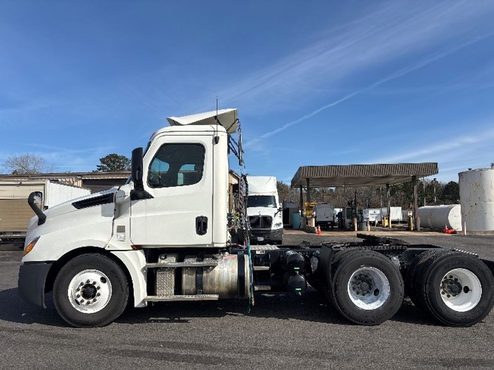 Day Cab Tractor-Heavy Duty Tractors-Freightliner-2019-T12664ST-Shreveport-LA-449,129\n\t\tmiles-$ 46,000 - Image 4