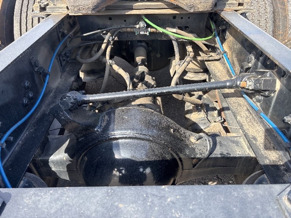 Day Cab Tractor-Heavy Duty Tractors-Freightliner-2019-T12664ST-Shreveport-LA-449,129\n\t\tmiles-$ 46,000 - Image 6