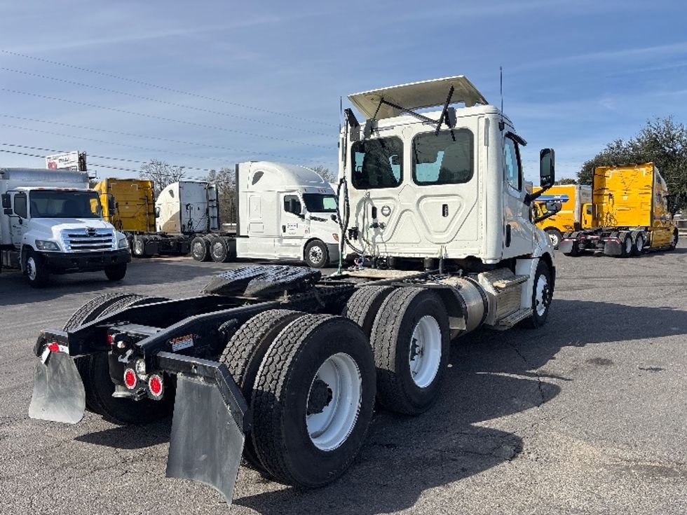 Day Cab Tractor-Heavy Duty Tractors-Freightliner-2019-T12664ST-Shreveport-LA-449,129\n\t\tmiles-$ 46,000 - Image 7