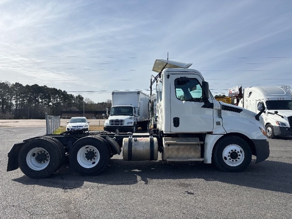 Day Cab Tractor-Heavy Duty Tractors-Freightliner-2019-T12664ST-Shreveport-LA-449,129\n\t\tmiles-$ 46,000 - Image 8