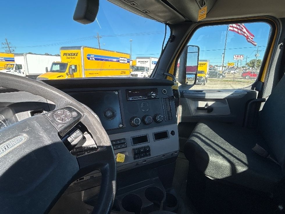 Day Cab Tractor-Heavy Duty Tractors-Freightliner-2019-T12664ST-Shreveport-LA-586,322\n\t\tmiles-$ 28,500 - Image 10