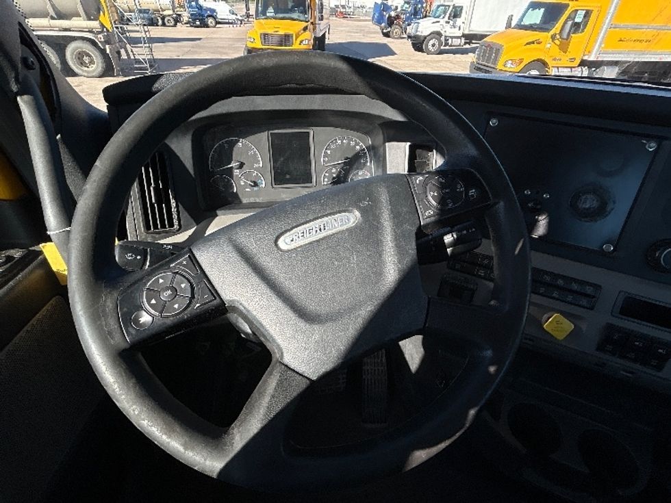 Day Cab Tractor-Heavy Duty Tractors-Freightliner-2019-T12664ST-Shreveport-LA-586,322\n\t\tmiles-$ 28,500 - Image 11
