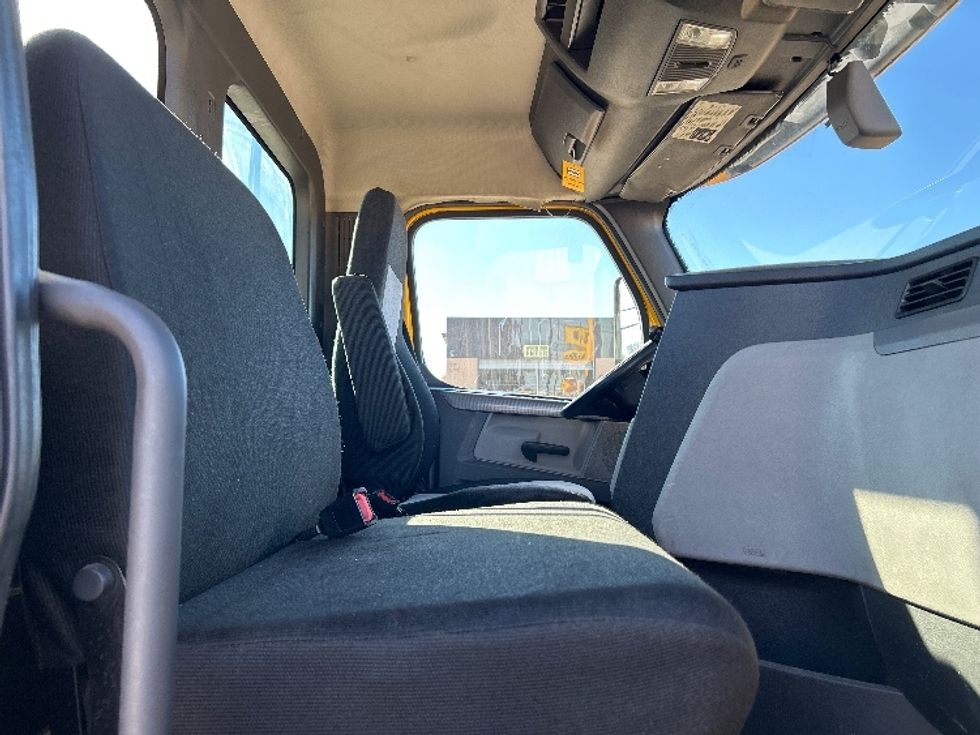 Day Cab Tractor-Heavy Duty Tractors-Freightliner-2019-T12664ST-Shreveport-LA-586,322\n\t\tmiles-$ 28,500 - Image 12