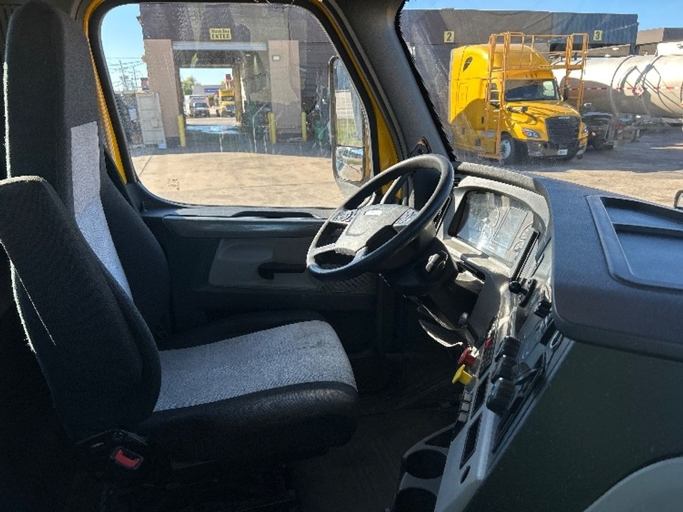 Day Cab Tractor-Heavy Duty Tractors-Freightliner-2019-T12664ST-Shreveport-LA-586,322\n\t\tmiles-$ 28,500 - Image 14