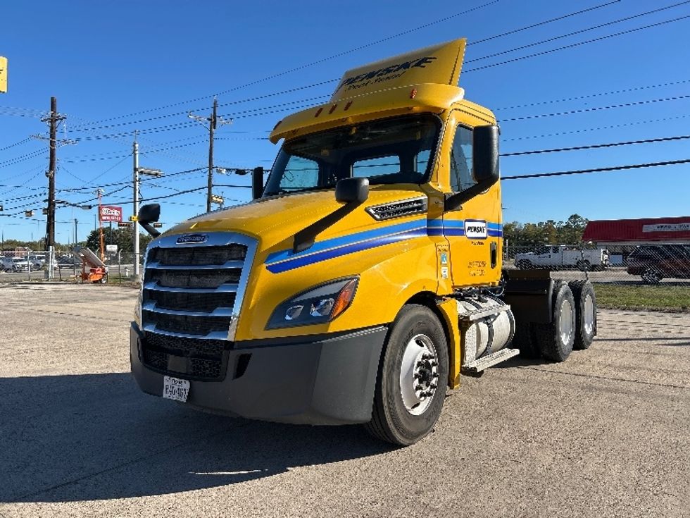 Day Cab Tractor-Heavy Duty Tractors-Freightliner-2019-T12664ST-Shreveport-LA-586,322\n\t\tmiles-$ 28,500 - Image 3