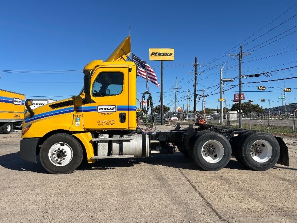 Day Cab Tractor-Heavy Duty Tractors-Freightliner-2019-T12664ST-Shreveport-LA-586,322\n\t\tmiles-$ 28,500 - Image 4