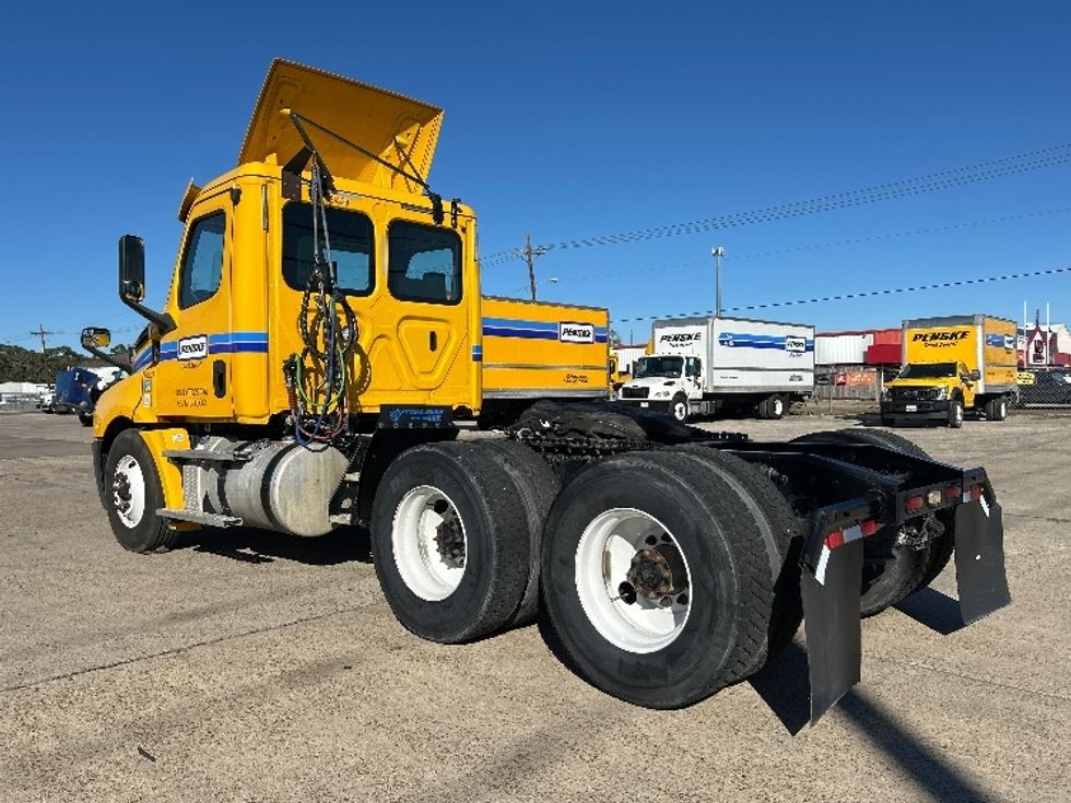 Day Cab Tractor-Heavy Duty Tractors-Freightliner-2019-T12664ST-Shreveport-LA-586,322\n\t\tmiles-$ 28,500 - Image 5