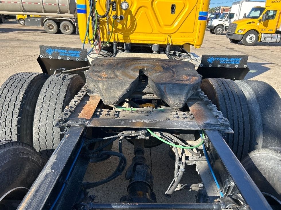 Day Cab Tractor-Heavy Duty Tractors-Freightliner-2019-T12664ST-Shreveport-LA-586,322\n\t\tmiles-$ 28,500 - Image 6