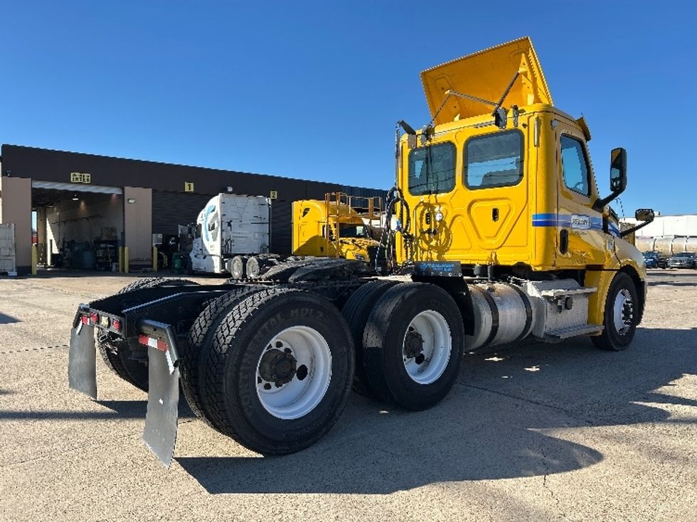 Day Cab Tractor-Heavy Duty Tractors-Freightliner-2019-T12664ST-Shreveport-LA-586,322\n\t\tmiles-$ 28,500 - Image 7