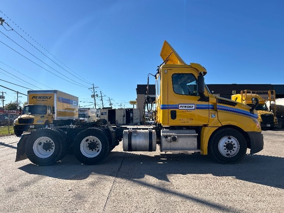 Day Cab Tractor-Heavy Duty Tractors-Freightliner-2019-T12664ST-Shreveport-LA-586,322\n\t\tmiles-$ 28,500 - Image 8