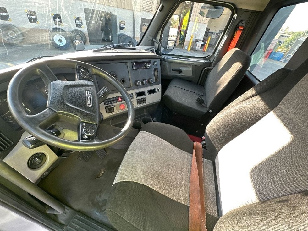 Day Cab Tractor-Heavy Duty Tractors-Freightliner-2019-T12664ST-South Bend-IN-291,752\n\t\tmiles-$ 50,750 - Image 10
