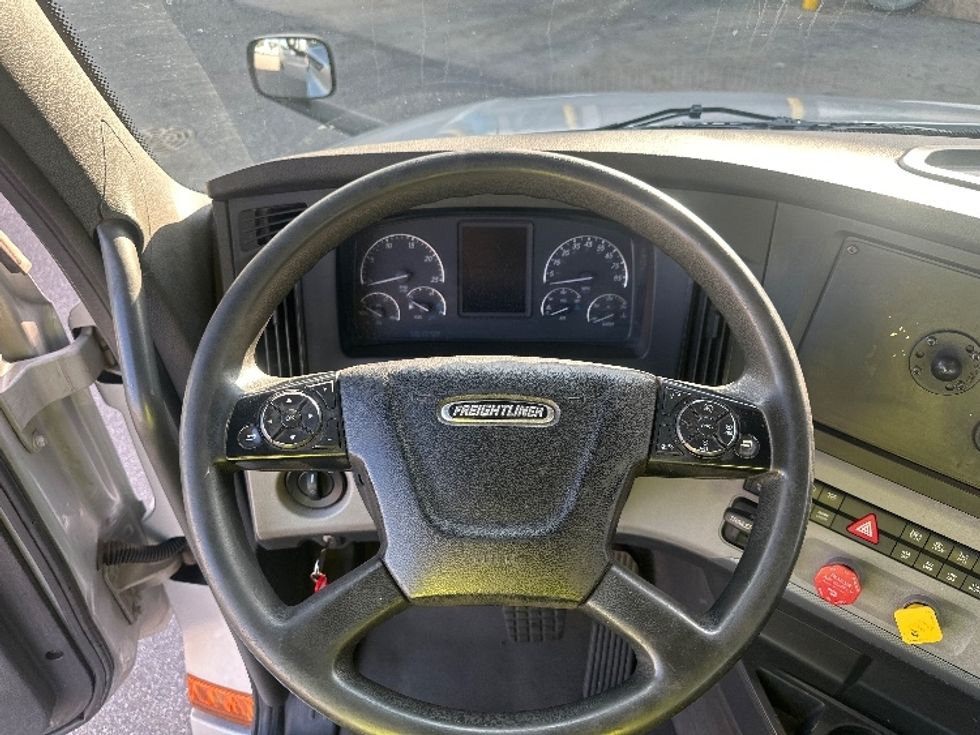 Day Cab Tractor-Heavy Duty Tractors-Freightliner-2019-T12664ST-South Bend-IN-291,752\n\t\tmiles-$ 50,750 - Image 11
