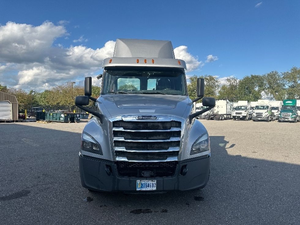 Day Cab Tractor-Heavy Duty Tractors-Freightliner-2019-T12664ST-South Bend-IN-291,752\n\t\tmiles-$ 50,750 - Image 2