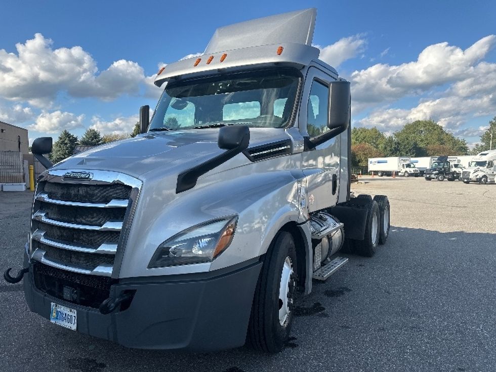 Day Cab Tractor-Heavy Duty Tractors-Freightliner-2019-T12664ST-South Bend-IN-291,752\n\t\tmiles-$ 50,750 - Image 3
