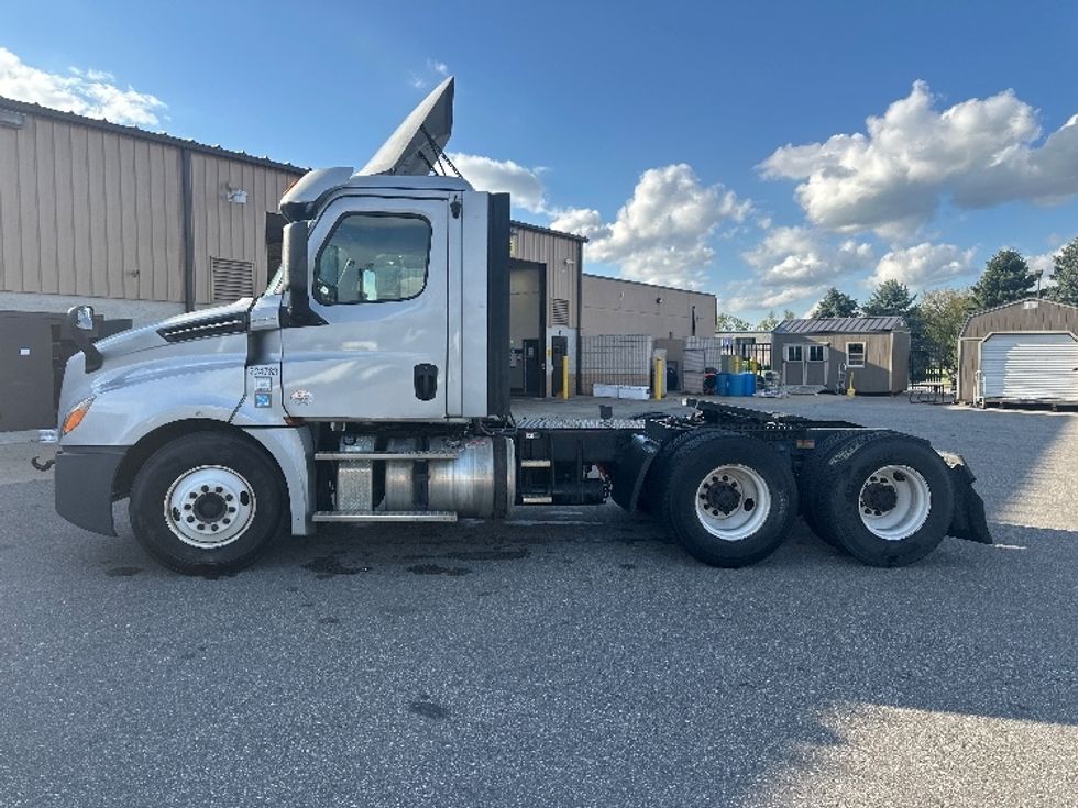 Day Cab Tractor-Heavy Duty Tractors-Freightliner-2019-T12664ST-South Bend-IN-291,752\n\t\tmiles-$ 50,750 - Image 4