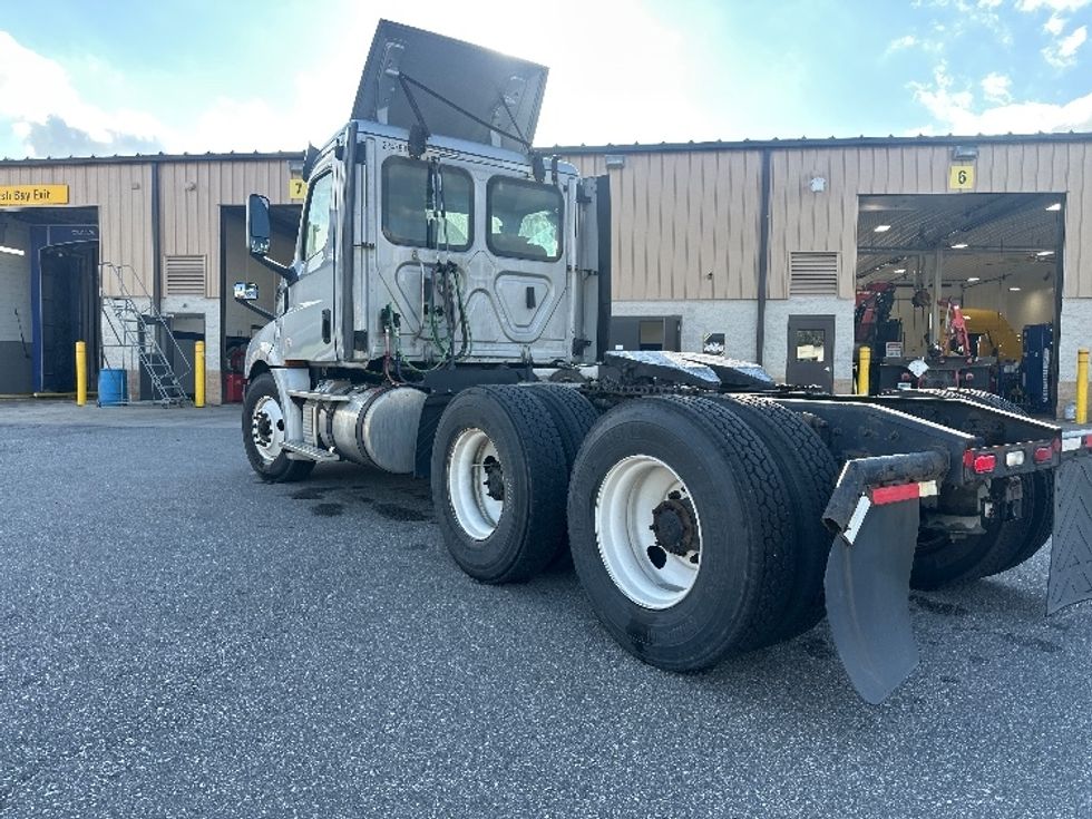 Day Cab Tractor-Heavy Duty Tractors-Freightliner-2019-T12664ST-South Bend-IN-291,752\n\t\tmiles-$ 50,750 - Image 5
