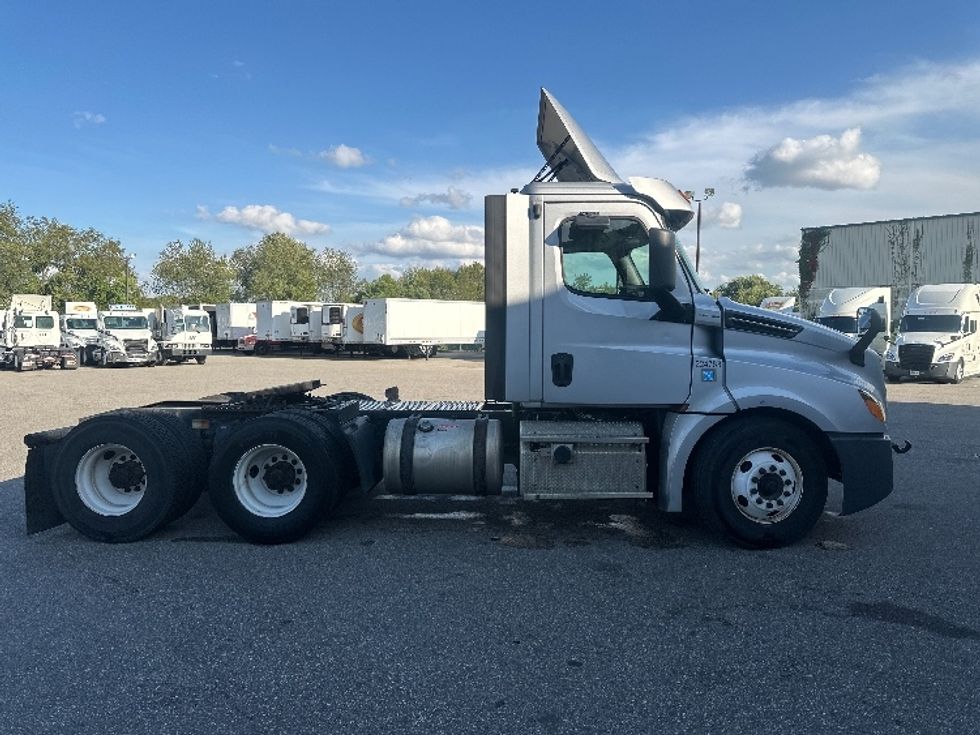 Day Cab Tractor-Heavy Duty Tractors-Freightliner-2019-T12664ST-South Bend-IN-291,752\n\t\tmiles-$ 50,750 - Image 8