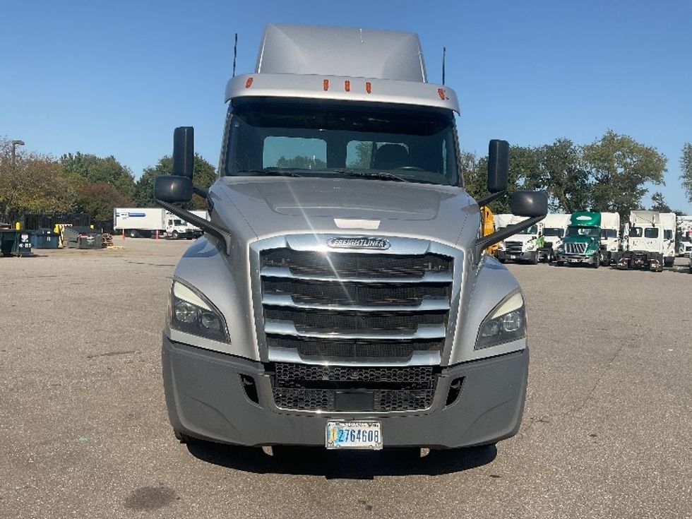 Day Cab Tractor-Heavy Duty Tractors-Freightliner-2019-T12664ST-South Bend-IN-331,968\n\t\tmiles-$ 48,500 - Image 2