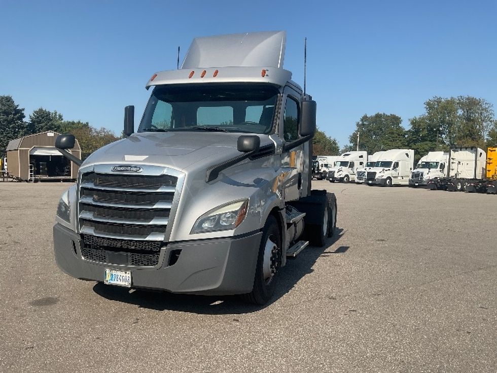 Day Cab Tractor-Heavy Duty Tractors-Freightliner-2019-T12664ST-South Bend-IN-331,968\n\t\tmiles-$ 48,500 - Image 3