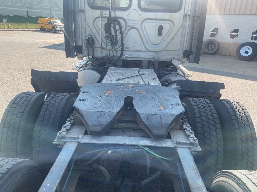Day Cab Tractor-Heavy Duty Tractors-Freightliner-2019-T12664ST-South Bend-IN-331,968\n\t\tmiles-$ 48,500 - Image 6