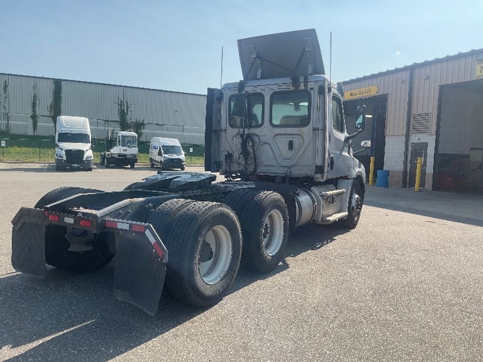 Day Cab Tractor-Heavy Duty Tractors-Freightliner-2019-T12664ST-South Bend-IN-331,968\n\t\tmiles-$ 48,500 - Image 7