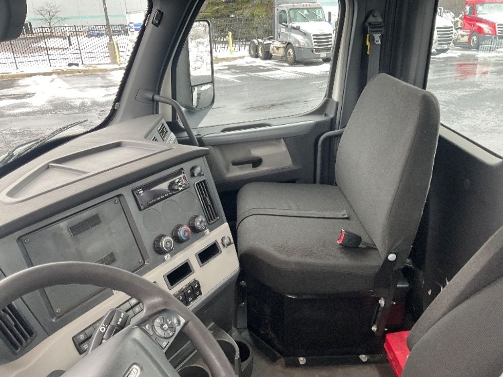 Day Cab Tractor-Heavy Duty Tractors-Freightliner-2019-T12664ST-South Bend-IN-405,418\n\t\tmiles-$ 42,750 - Image 10