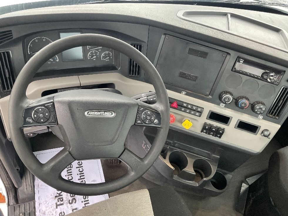 Day Cab Tractor-Heavy Duty Tractors-Freightliner-2019-T12664ST-South Bend-IN-405,418\n\t\tmiles-$ 42,750 - Image 11