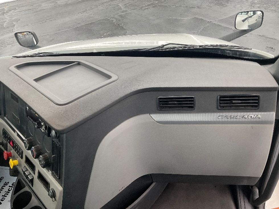 Day Cab Tractor-Heavy Duty Tractors-Freightliner-2019-T12664ST-South Bend-IN-405,418\n\t\tmiles-$ 42,750 - Image 13