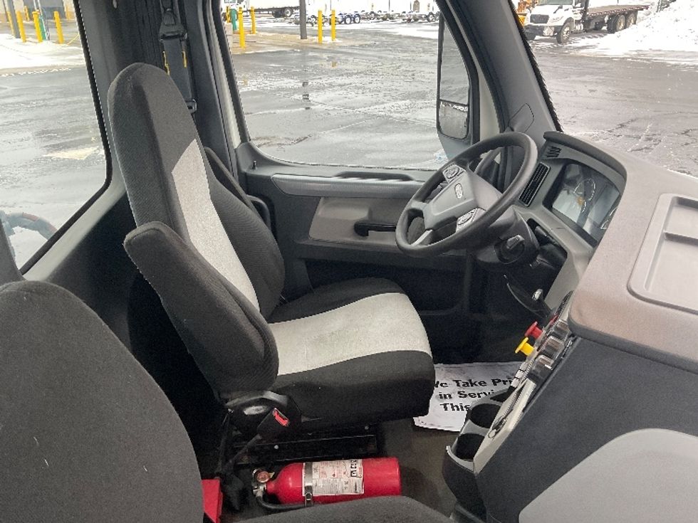 Day Cab Tractor-Heavy Duty Tractors-Freightliner-2019-T12664ST-South Bend-IN-405,418\n\t\tmiles-$ 42,750 - Image 14