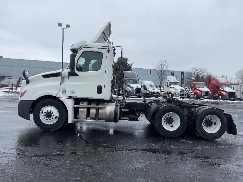 Day Cab Tractor-Heavy Duty Tractors-Freightliner-2019-T12664ST-South Bend-IN-405,418\n\t\tmiles-$ 42,750 - Image 4