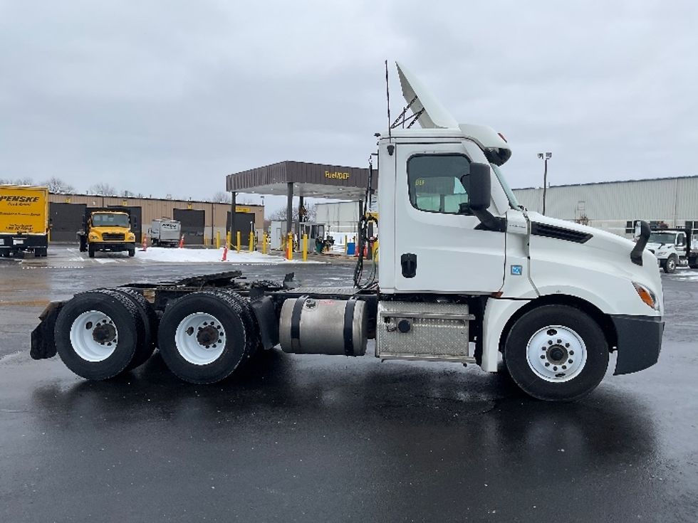 Day Cab Tractor-Heavy Duty Tractors-Freightliner-2019-T12664ST-South Bend-IN-405,418\n\t\tmiles-$ 42,750 - Image 8
