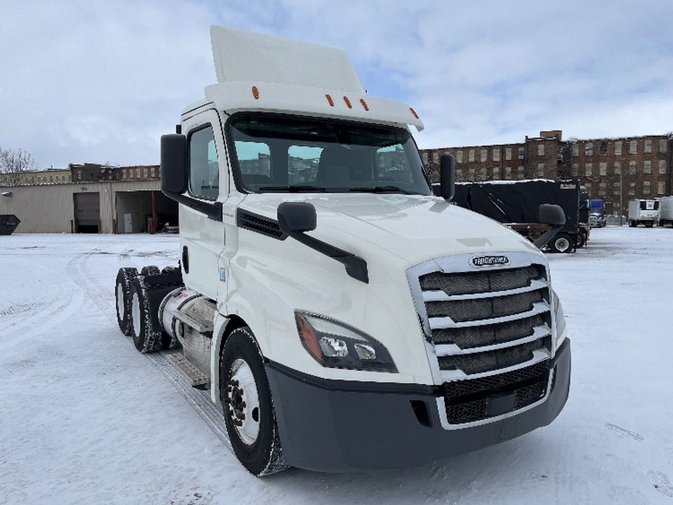 Day Cab Tractor-Heavy Duty Tractors-Freightliner-2019-T12664ST-South Bend-IN-425,008\n\t\tmiles-$ 40,250 - Image 1