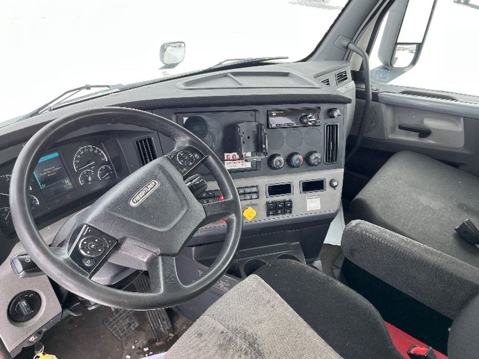 Day Cab Tractor-Heavy Duty Tractors-Freightliner-2019-T12664ST-South Bend-IN-425,008\n\t\tmiles-$ 40,250 - Image 10
