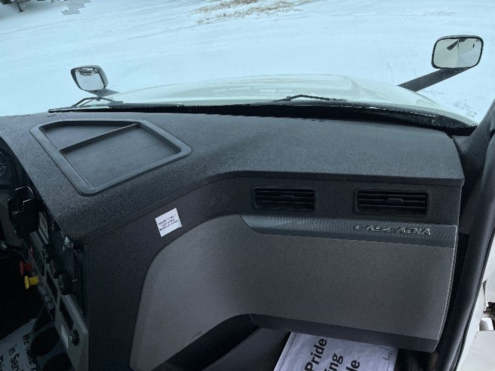 Day Cab Tractor-Heavy Duty Tractors-Freightliner-2019-T12664ST-South Bend-IN-425,008\n\t\tmiles-$ 40,250 - Image 13