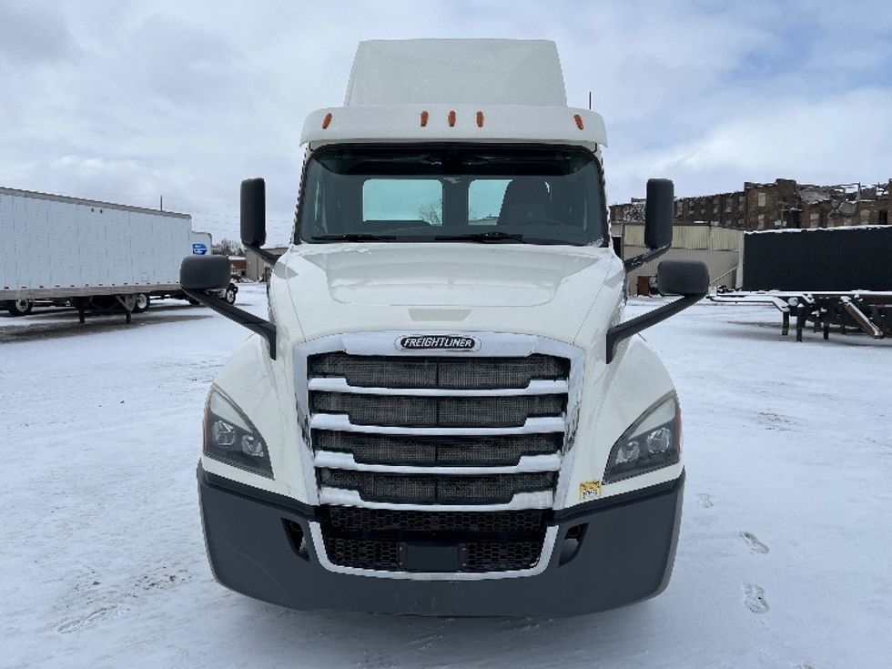 Day Cab Tractor-Heavy Duty Tractors-Freightliner-2019-T12664ST-South Bend-IN-425,008\n\t\tmiles-$ 40,250 - Image 2
